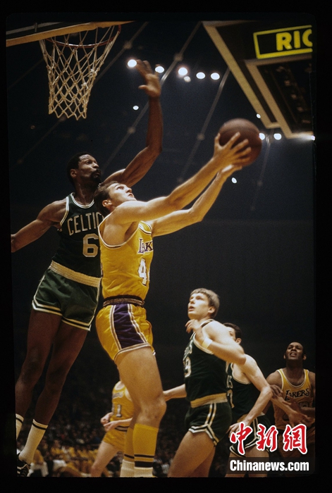 三度入选奈史密斯名人堂的篮坛传奇杰里·韦斯特