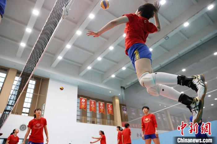 天津排球运动管理中心宣布日本职业教练加藤阳