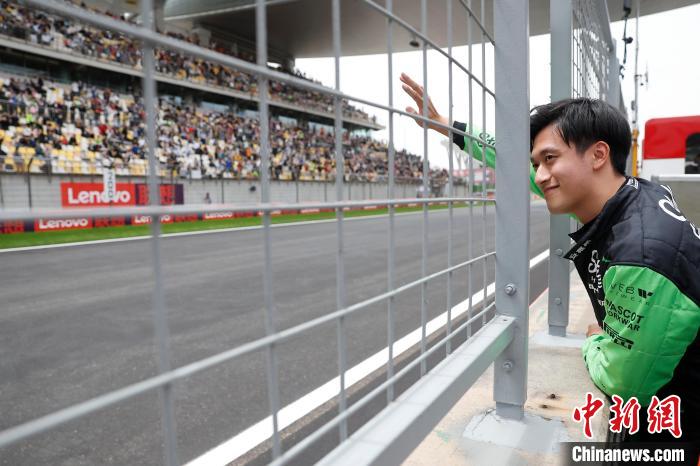 诺里斯在上海冲刺排位夺得杆位 周冠宇第十 中国