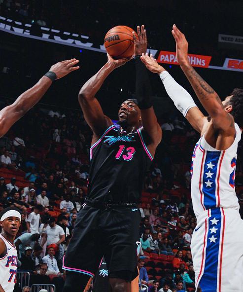 阿德巴约23+16率队逆转76人 热火终结两连败